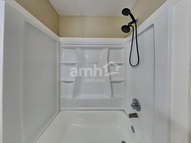 Building Photo - 5505 Dietrich Ave