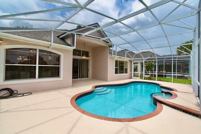 Building Photo - 1707 Golfview Dr