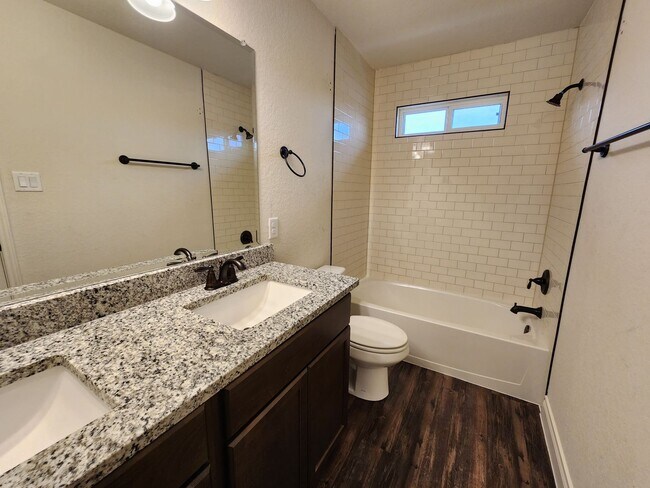 Building Photo - 3/2.5/1.5 Fourplex with Granite Countertops, 9ft Ceilings, Fridge, Washer, Dryer / NBISD