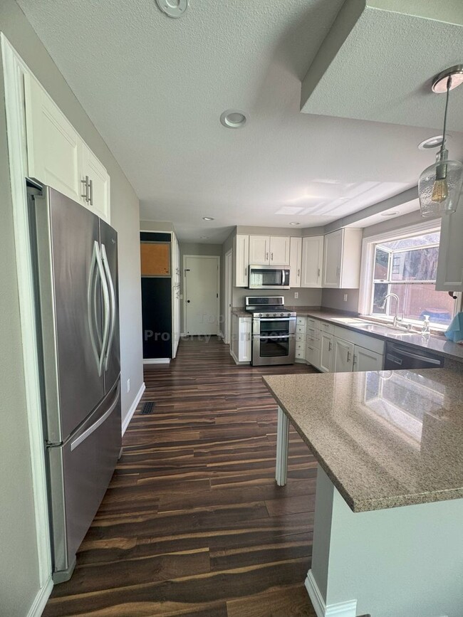 Building Photo - Spacious 4-Bedroom Home on Expansive Lot i...