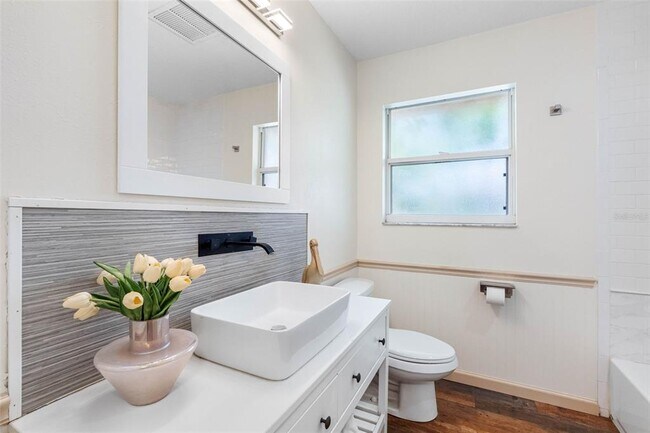 Building Photo - 2201 Park St N