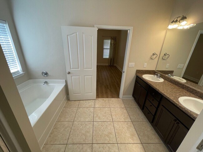 Building Photo - Milton - Rustic Ridge Estates - 3 bedroom,...