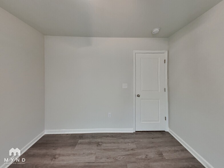 Building Photo - 1832 Carrington Dr