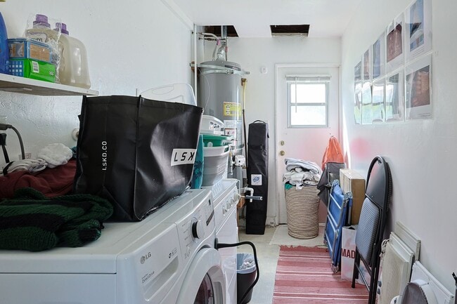 Building Photo - 3-Bed, 2-Bath Home on Large Lot in Prime San Diego Location