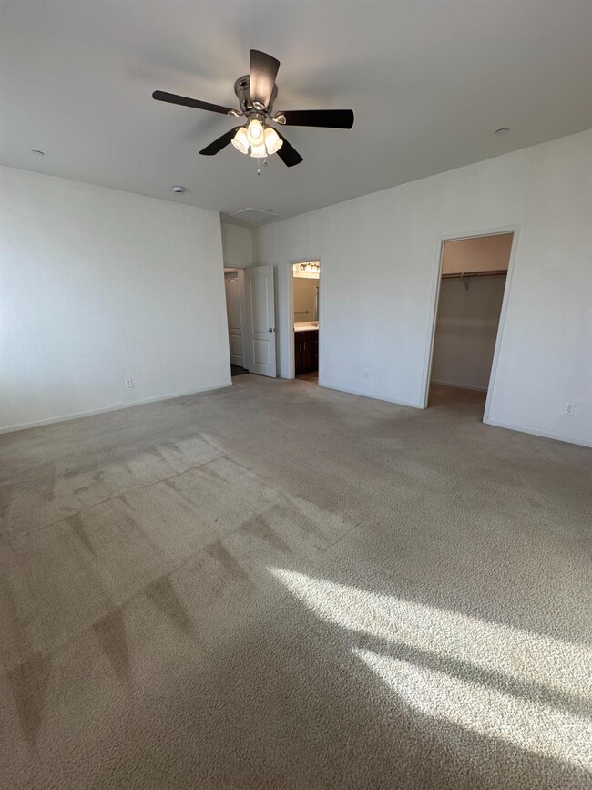 Building Photo - 5448 E Laurite Ave