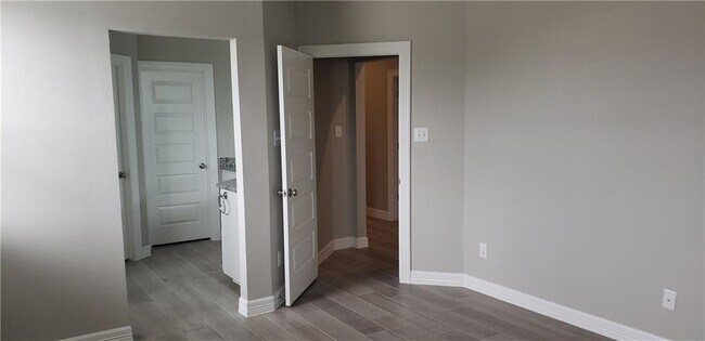 Building Photo - 100 Everett Ct