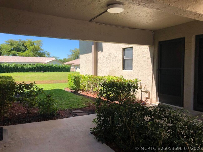 Building Photo - 10714 Royal Palm Blvd