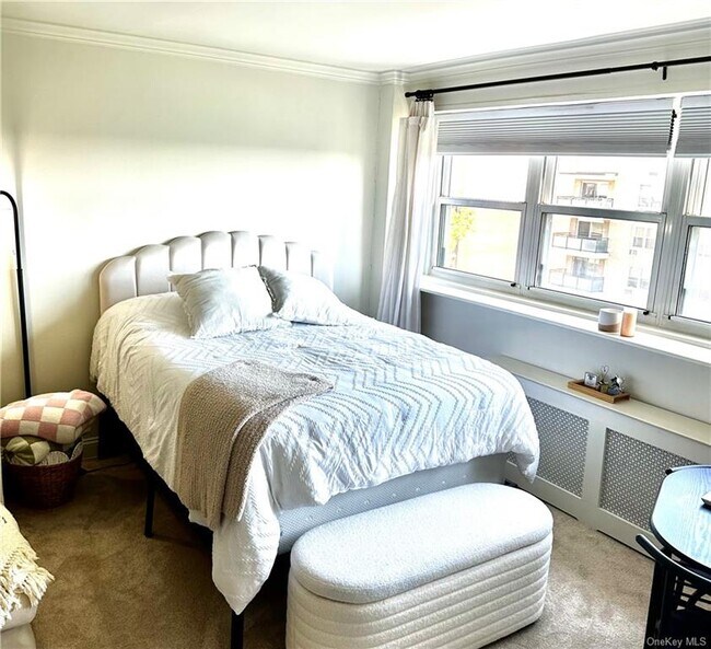 Building Photo - 370 Westchester Ave