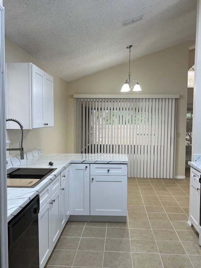 Building Photo - **3/2 w/ Lawn Care in Lake Mary - Remingto...