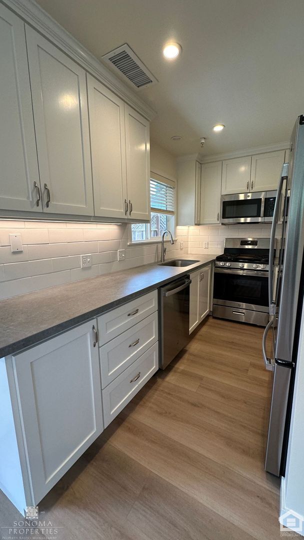 Building Photo - Updated 2 Bedroom / 1.5 Bathroom Home in Sonoma