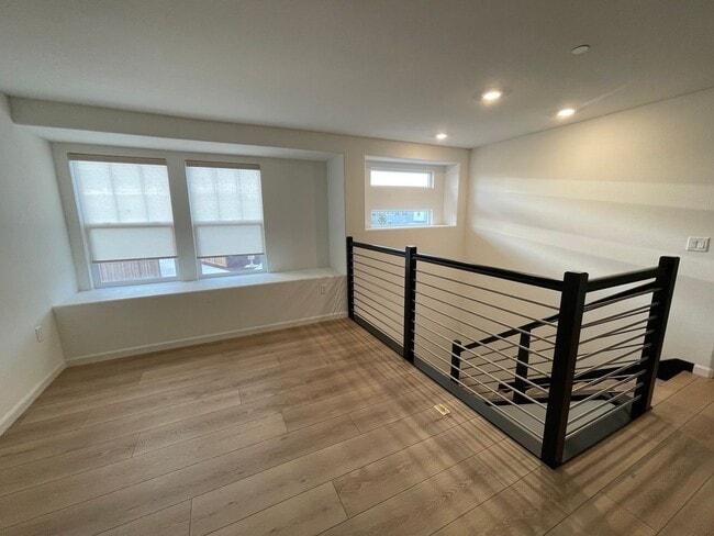 Building Photo - Beautiful new home with open floor plan av...