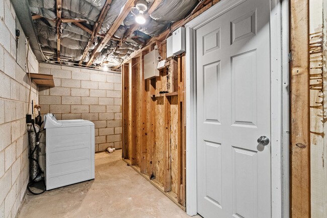 Building Photo - Large 4-Bed Brick Rancher with 2-Car Attached Garage!