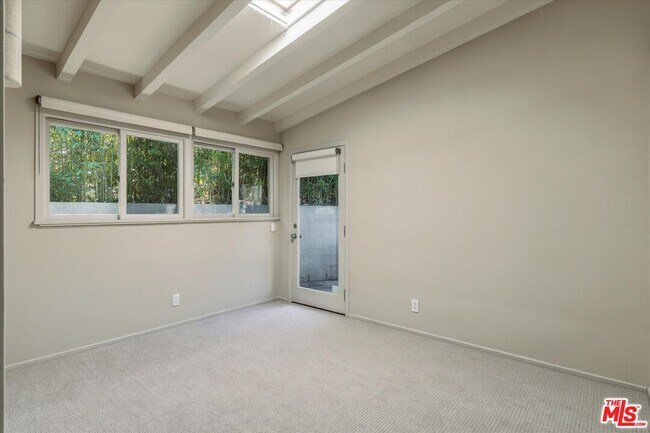 Building Photo - 2412 Canyon Oak Dr