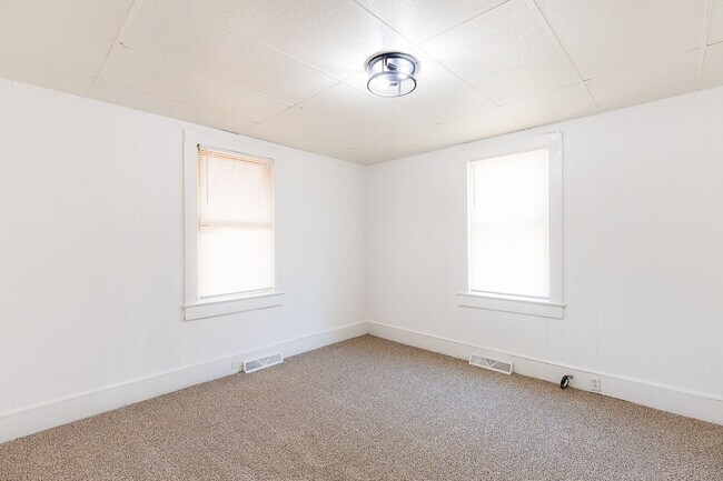 Building Photo - Move-In Ready 4BR Home with Large Backyard