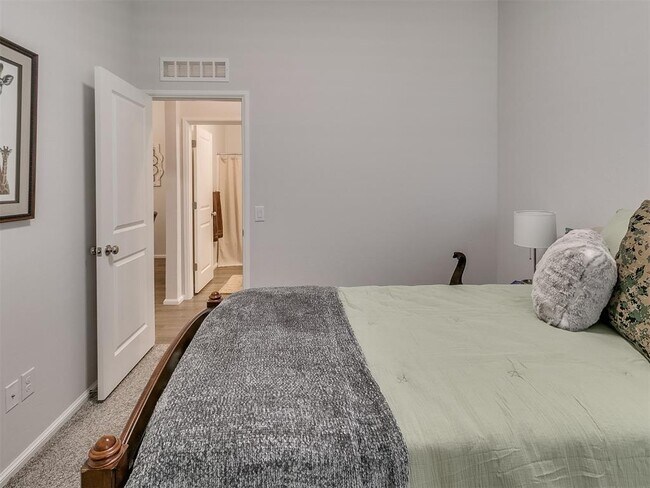 Building Photo - 2413 Northcreek Ln