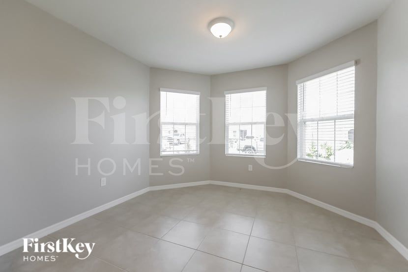 Building Photo - 27993 Arrowhead Cir