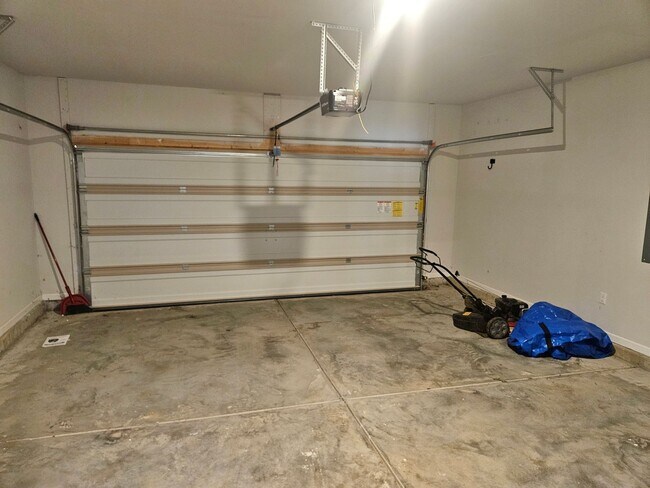 Building Photo - 3 Bedroom, 2 Bath home.