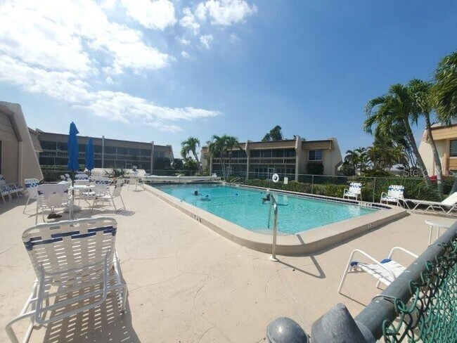 Building Photo - 1080 Bal Harbor Blvd