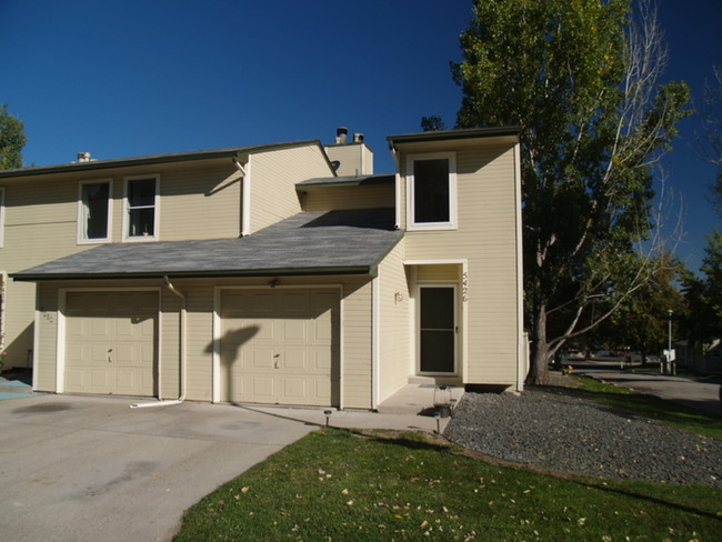 Building Photo - Sloans Lake End Unit Remodeled Townhome