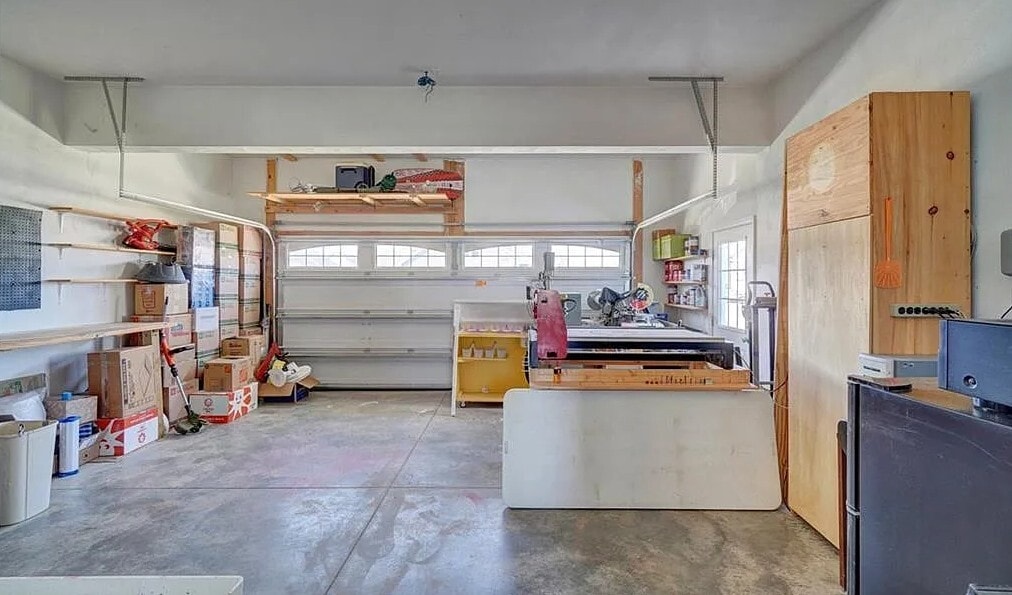 Building Photo - 561 Graphite Trl