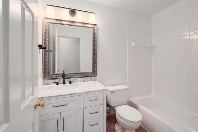Building Photo - 2728 Breezy Point Cove