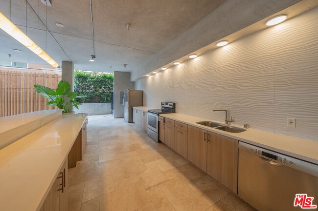 Building Photo - 124 W Colorado St