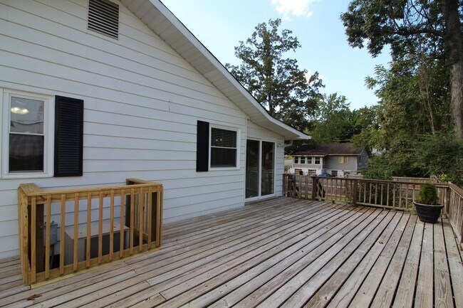 Building Photo - Award winning schools. Stunning home.  Centrally Located.