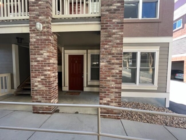 Building Photo - 947 Laramie Blvd