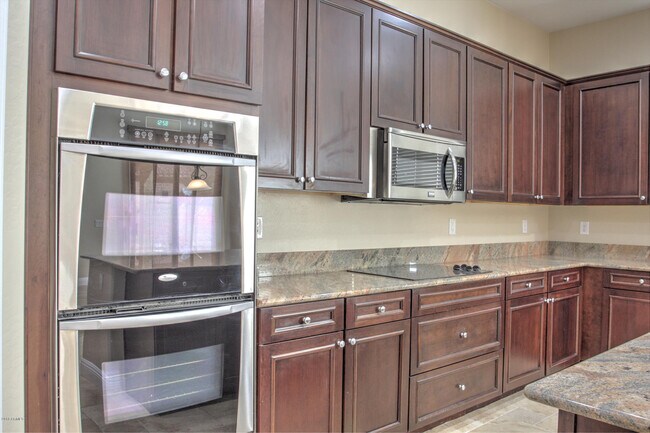Building Photo - 2413 E Park View Ln