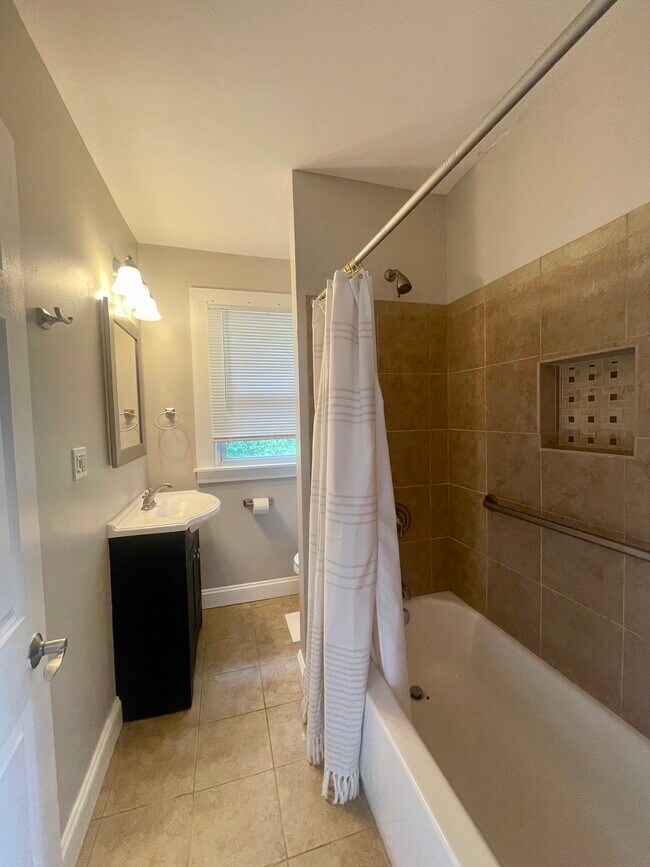 Building Photo - 6765 Palmetto St