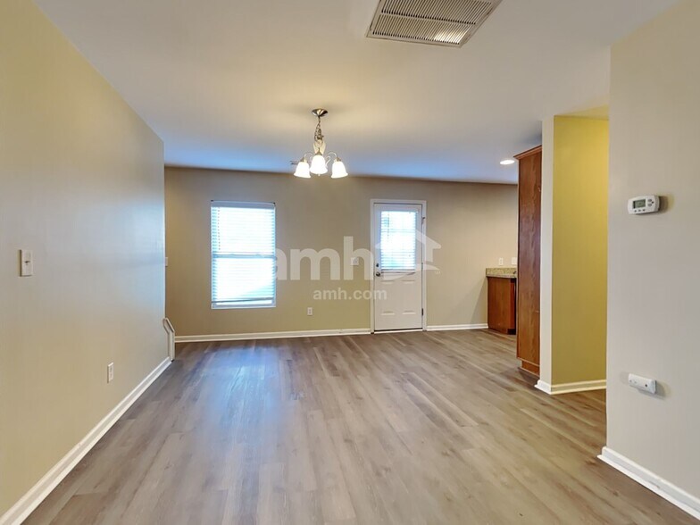 Building Photo - 241 Emerald Isle Dr