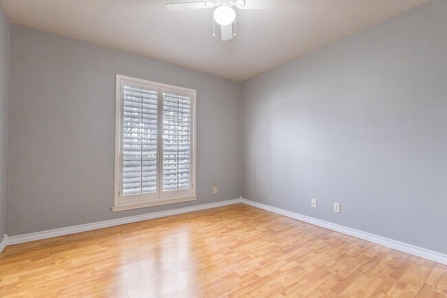 Building Photo - 312 Cambridge Loop