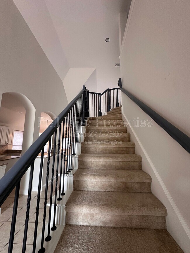 Building Photo - 2610 Meadow Ridge Dr