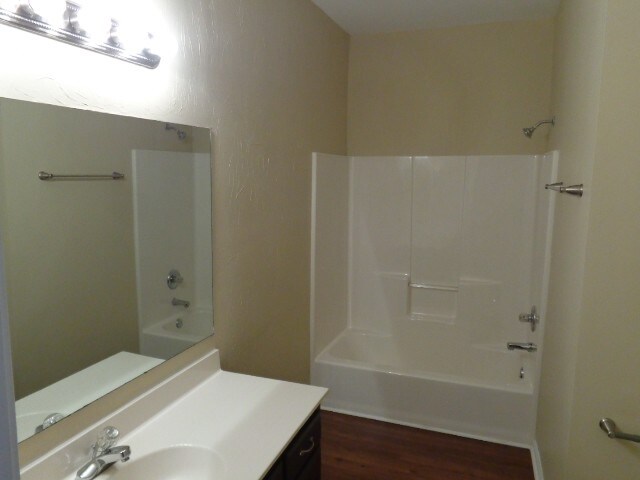 Building Photo - 602 Glenties Dr