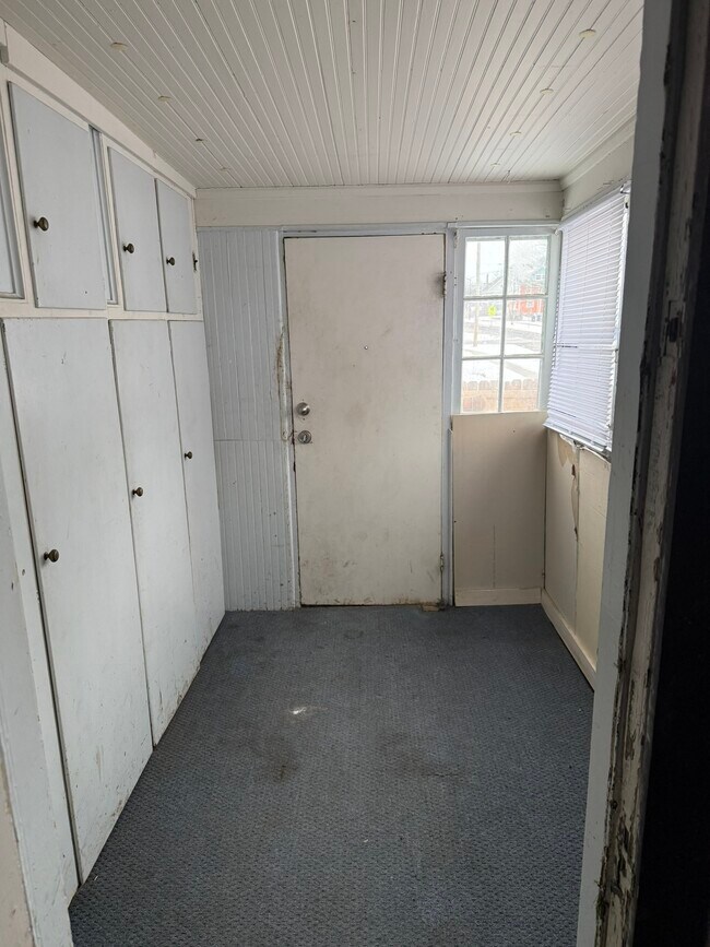 Building Photo - 1201 SW Garfield Ave