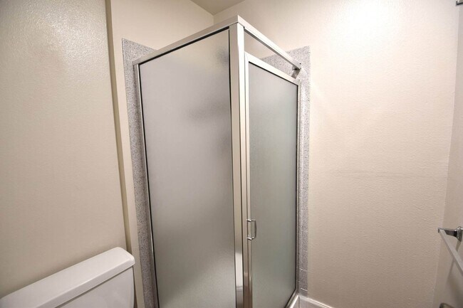 Building Photo - 3 Bedroom, 2 Bathroom Penthouse Condo in North Boulder.