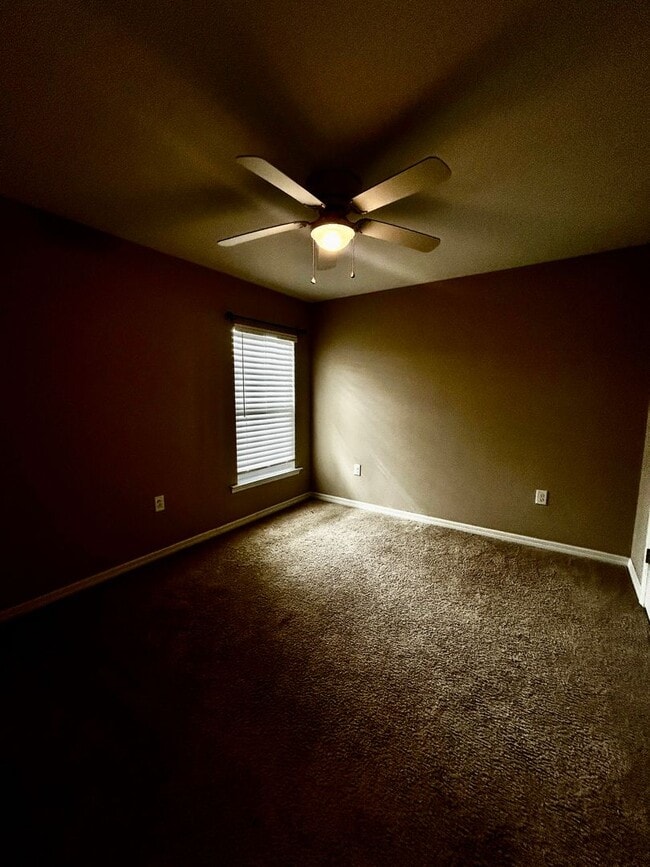 Building Photo - Beautiful 3-Bedroom 2.5 Bath Single-Family Home in Hammock Cove