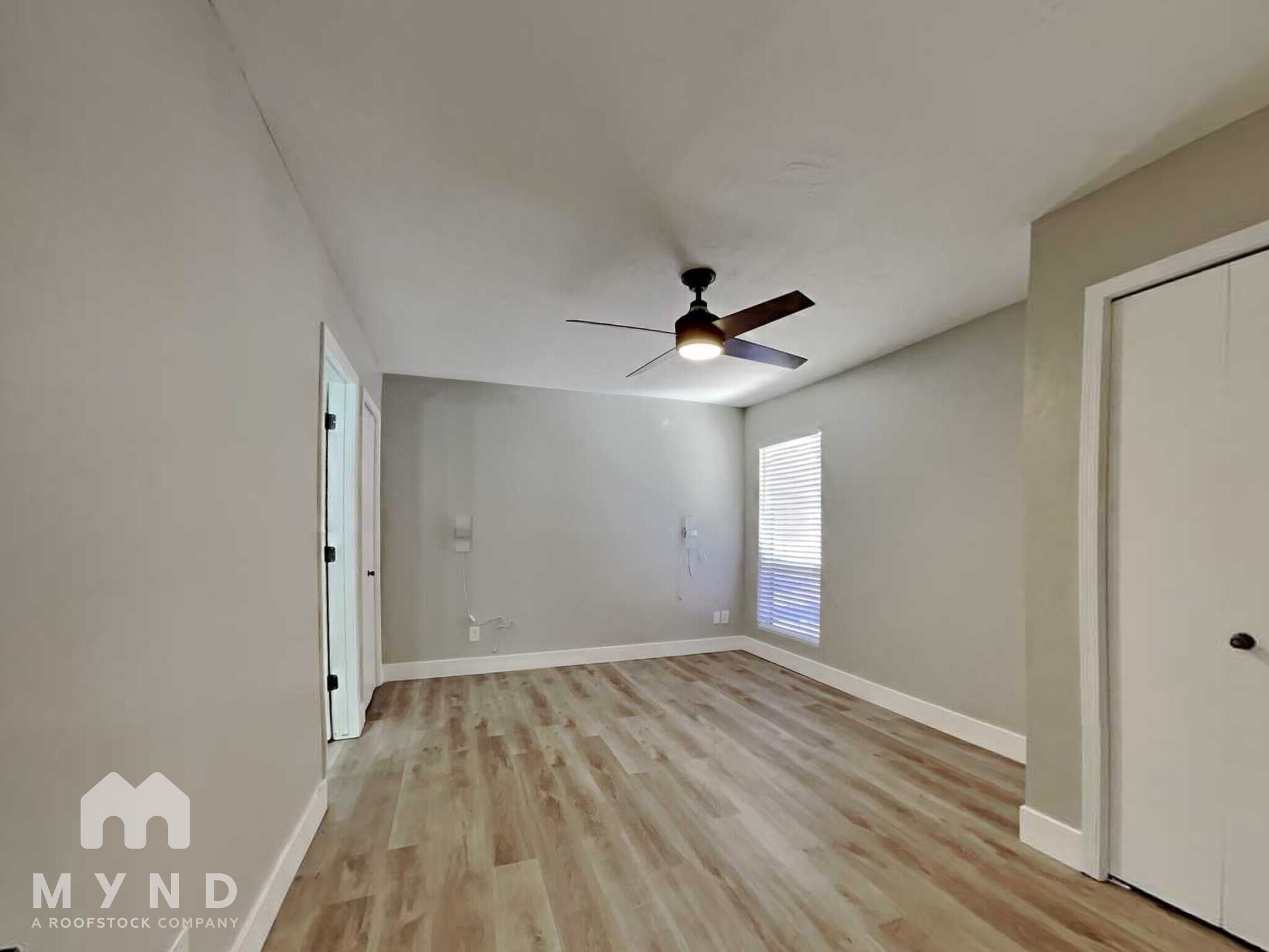 Building Photo - 7043 E Hearn Rd