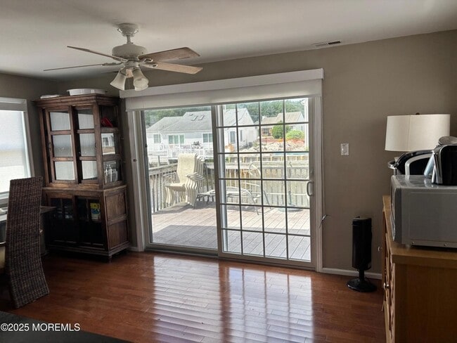 Building Photo - 156 Rodman Dr