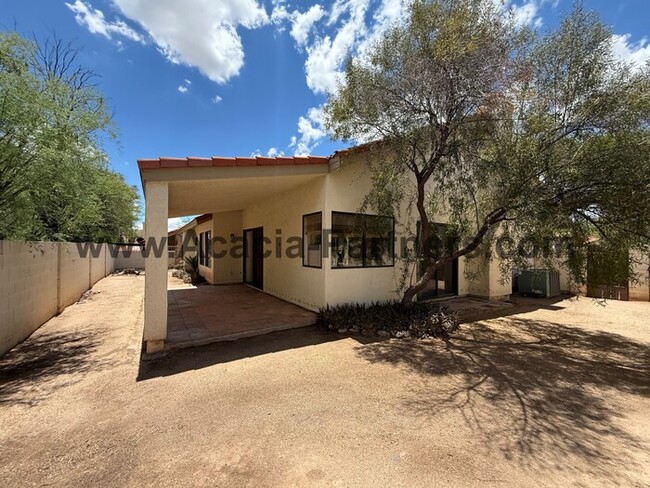 Building Photo - Three Bedroom/Two Bath Home