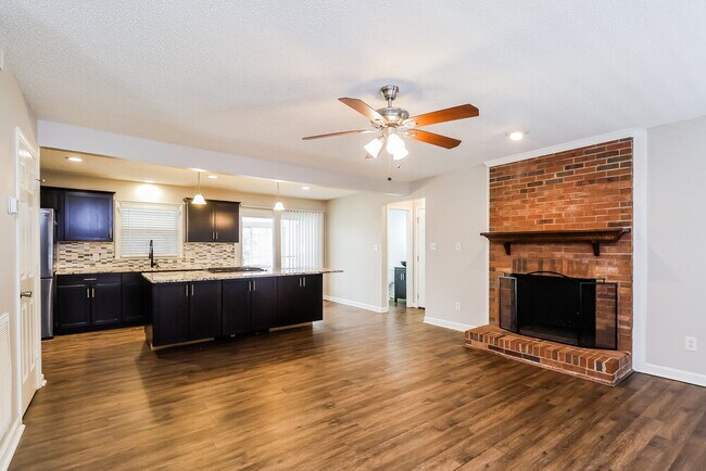 Building Photo - 6335 Teaneck Pl