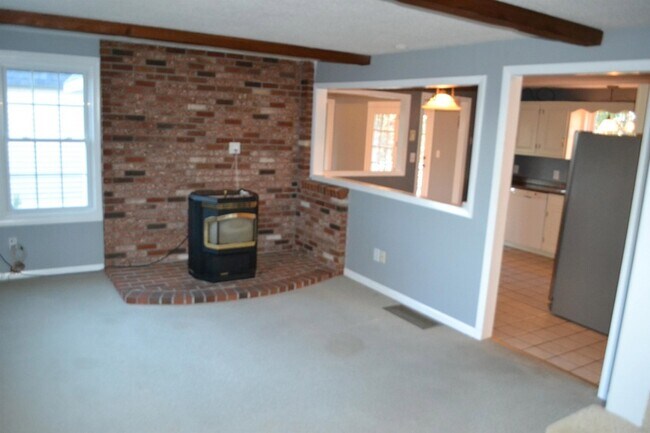 Building Photo - 10 Madden Rd