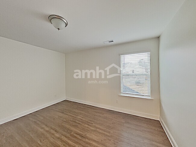 Building Photo - 331 Elmhurst Drive