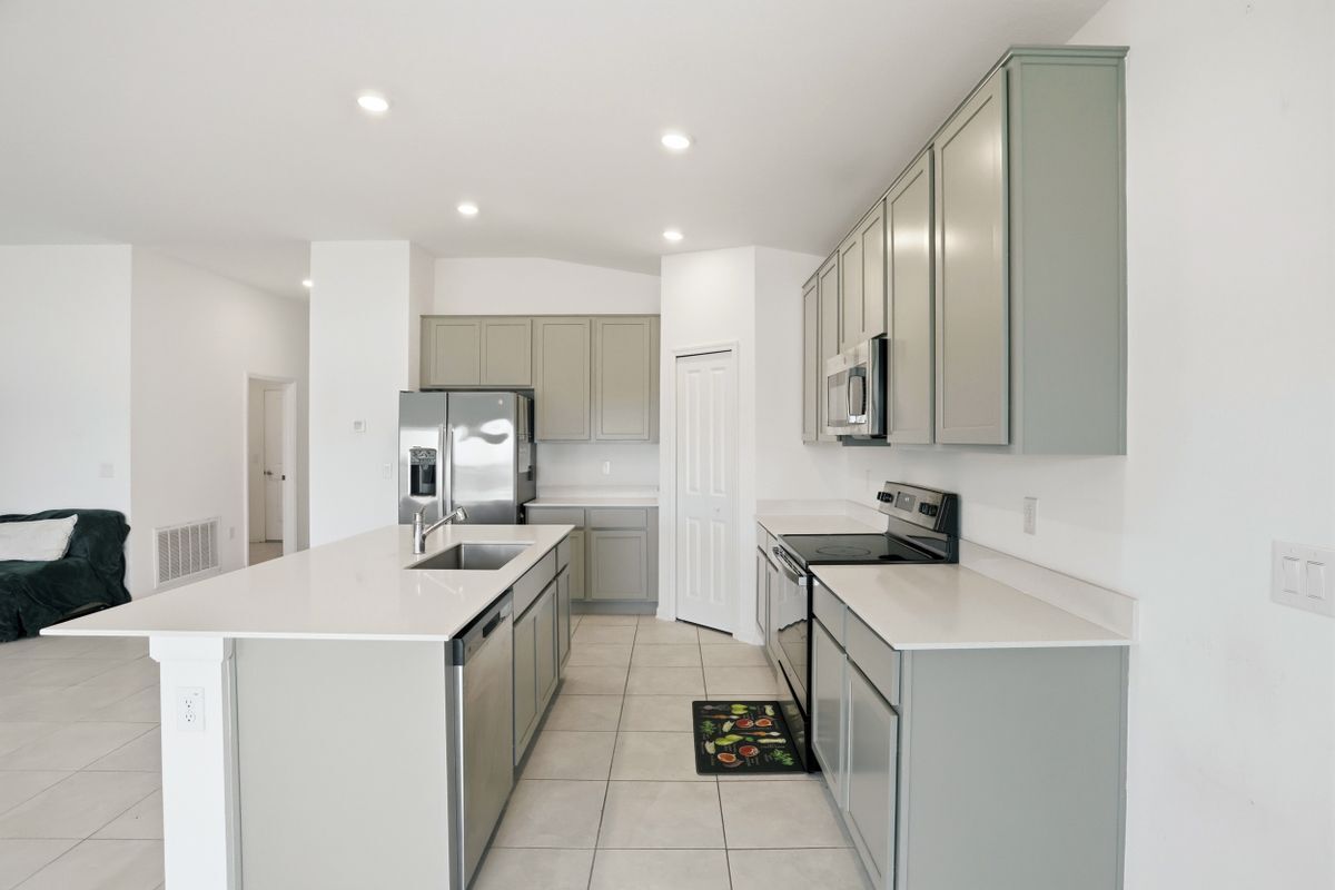 Building Photo - 740 Trotters Dr