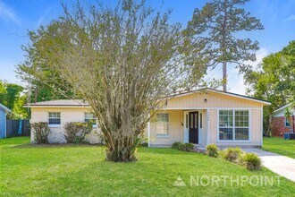 Building Photo - 3 BR/1.5BA | Newly Renovated Single Family Home |  Huge backyard|In Jacksonville!