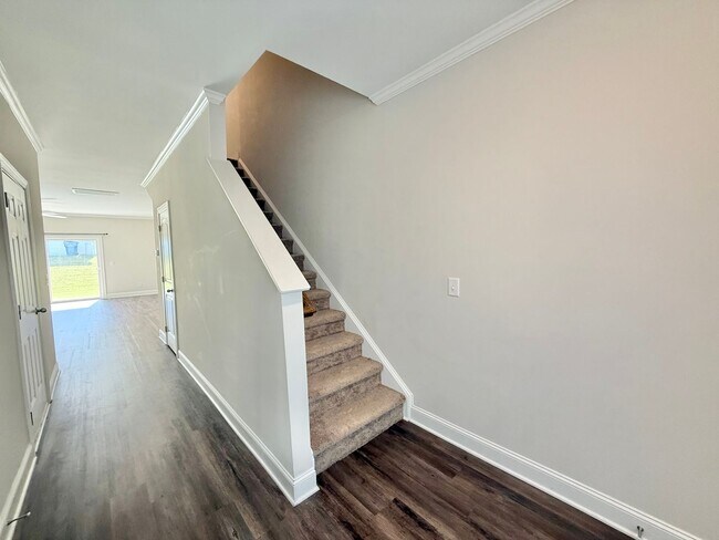 Building Photo - Stunning 3BD, 2.5BA Raleigh Townhome in a ...