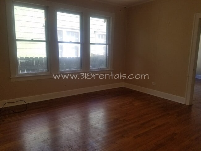 Building Photo - Great Highland home available!