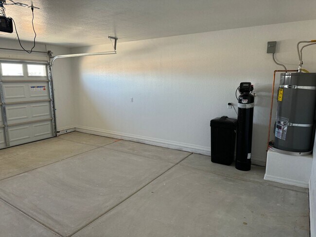 Building Photo - Newer 3 bedroom home with 2 car garage on a Fully Fenced Corner Lot