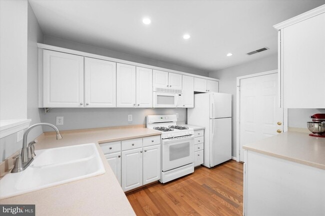 Building Photo - 4910 Barbour Dr