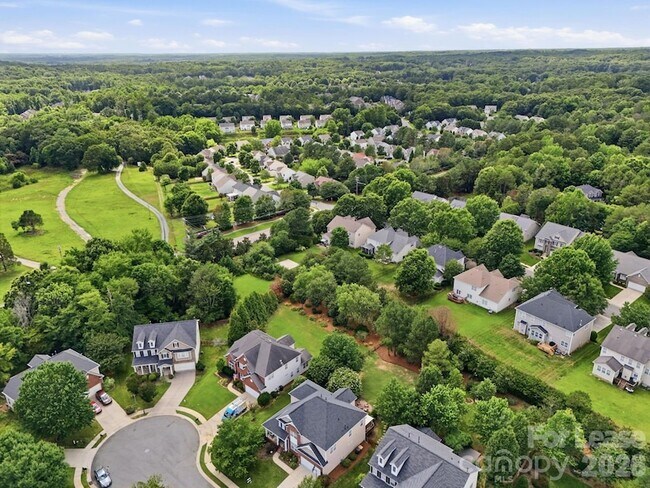 Building Photo - 8120 Madrigal Ct
